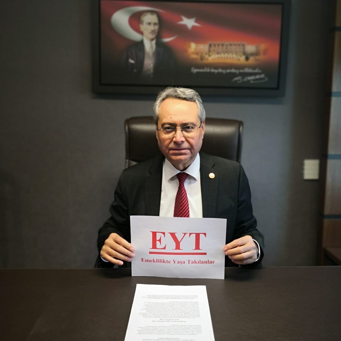 CHP'li Zeybek: 'EYT'lilerin taleplerine çözüm bulmak zorundayız'