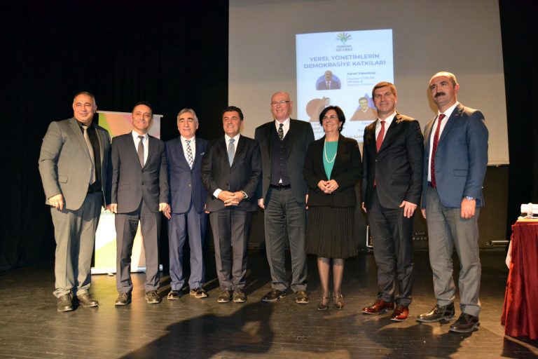 Eskişehir'de 'Yerel Yönetimlerin Demokrasiye katkıları' paneli