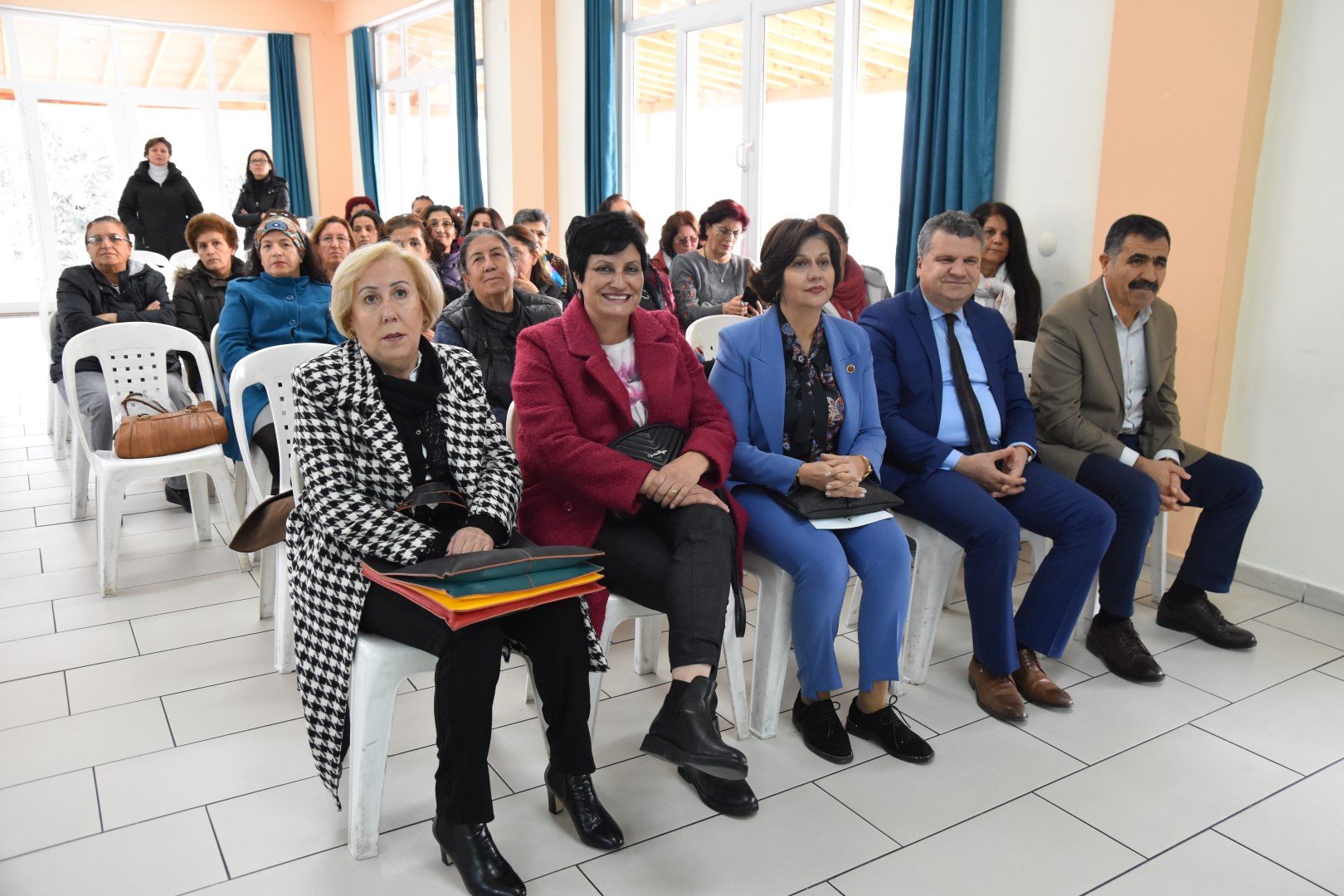 Edremit'te kadına yönelik şiddete karşı eğitim