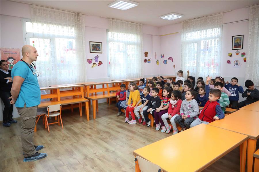 Bayraklı'da çocuklara hayvan sevgisi semineri