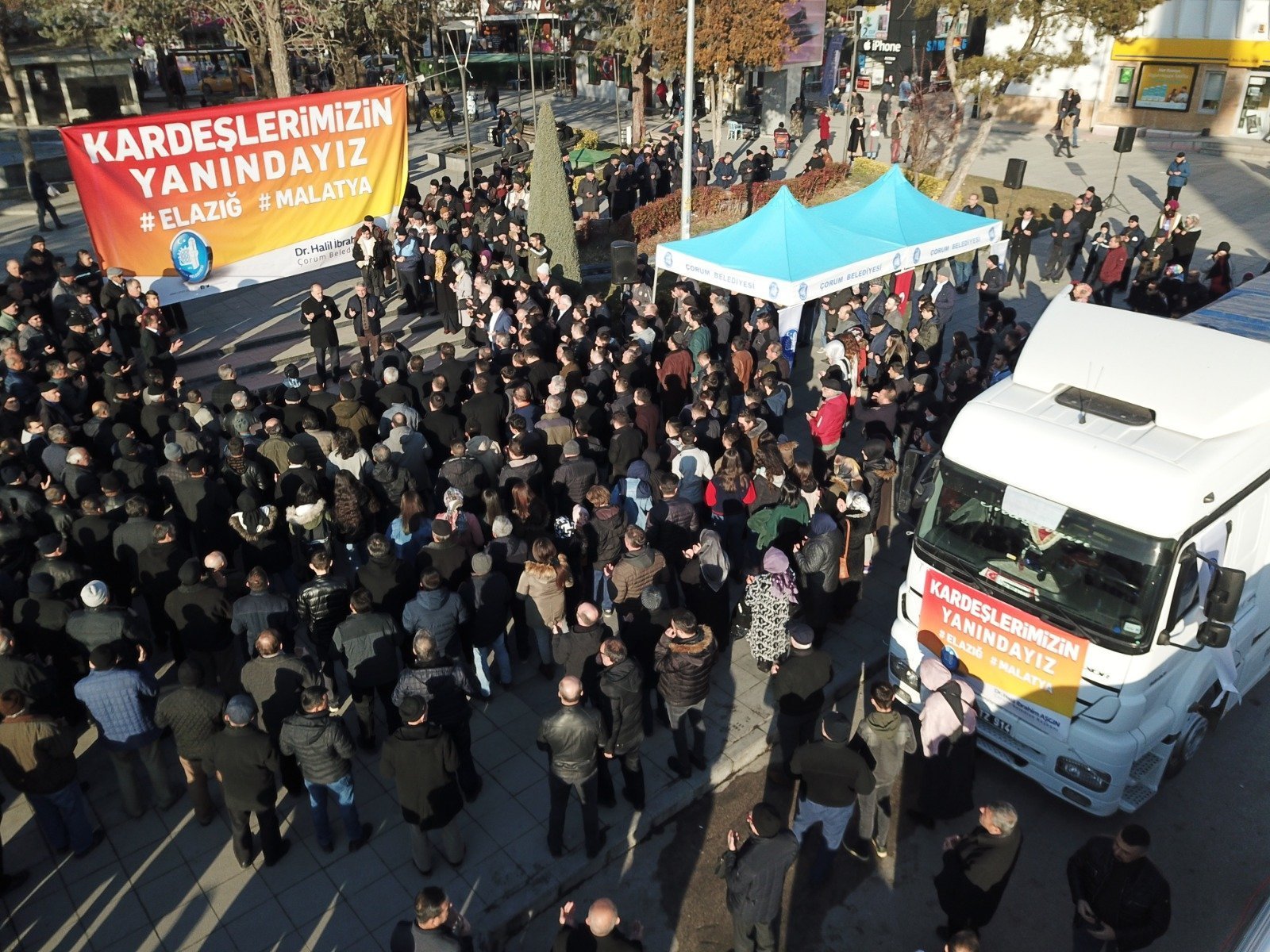 Çorum'dan deprem bölgesine 3 TIR yardım malzemesi