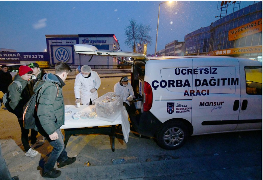 Ankara'da büyükşehir öğrencilerin yanında