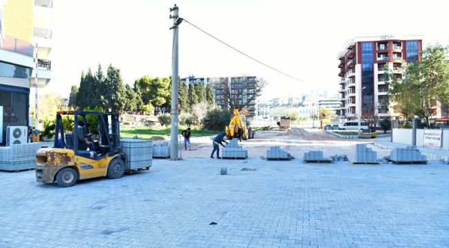 Çiğli'de yol çalışmaları sürüyor