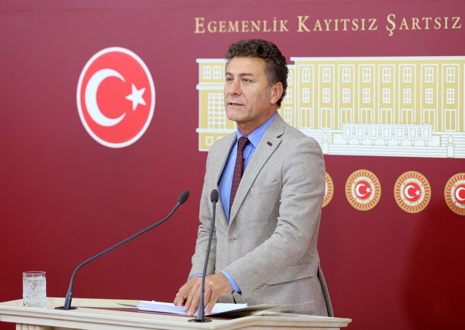 'AKP krizi fırsata çeviriyor'