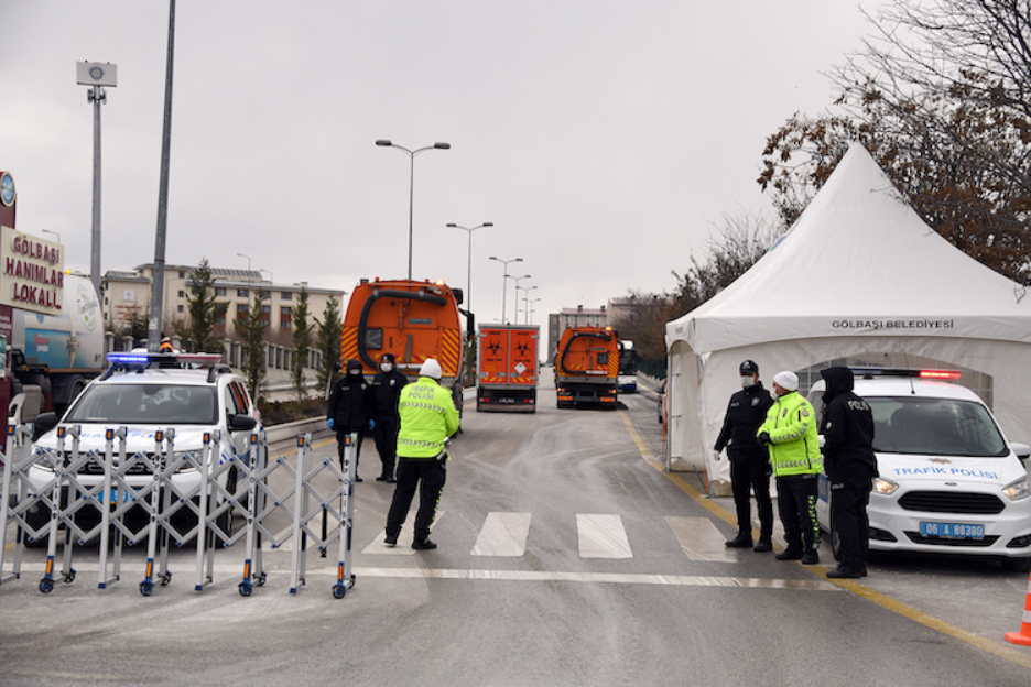 Büyükşehir'den karantina bölgesine özel dezenfektasyon