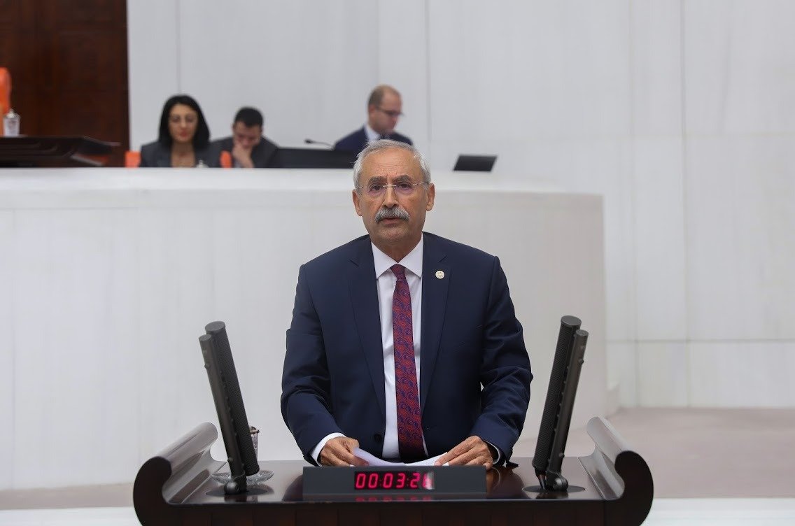 'Devlet çiftçiye, çiftçi bankalara borçlu'