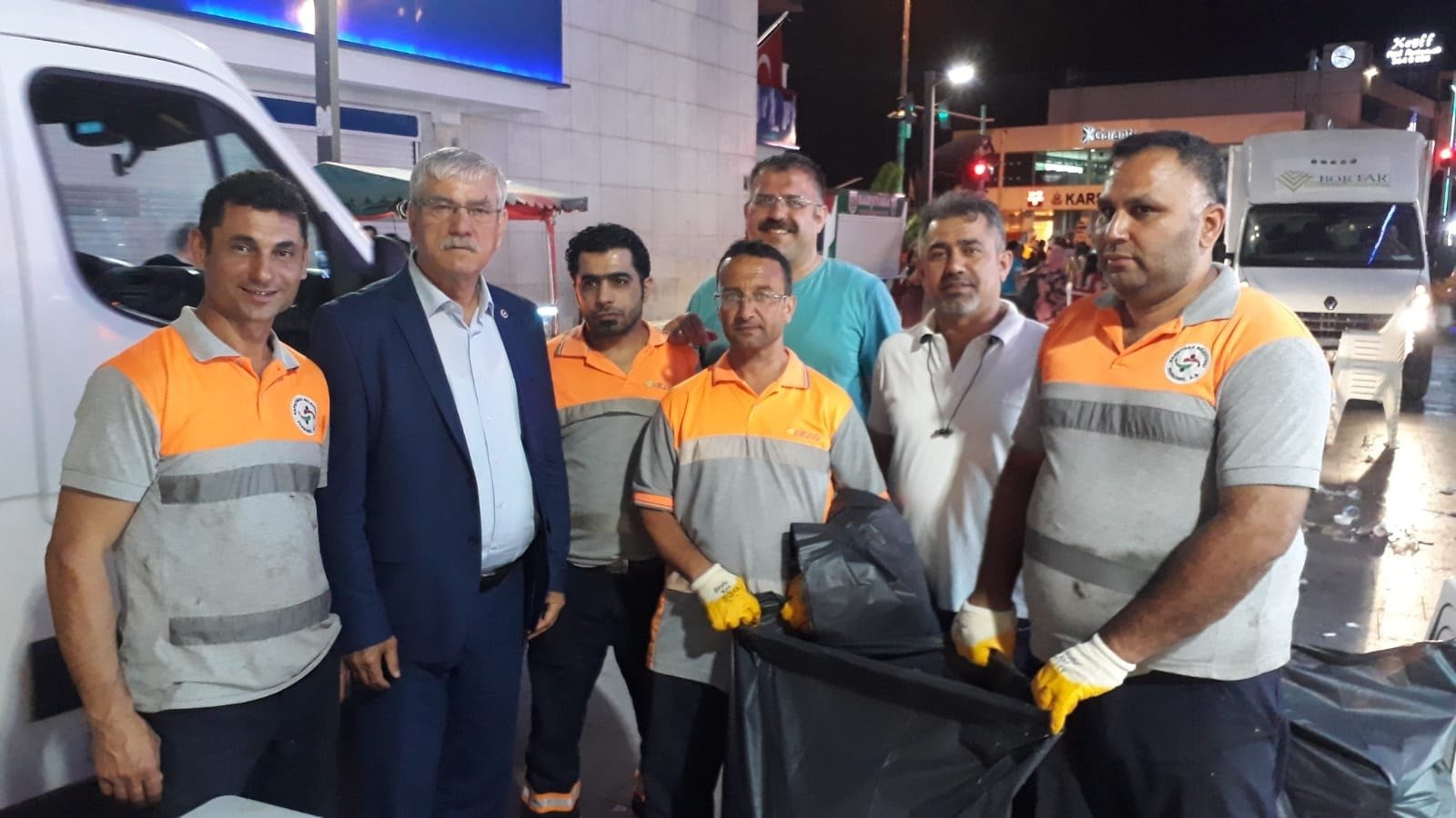 'Bir alkış da temizlik işçilerine!'