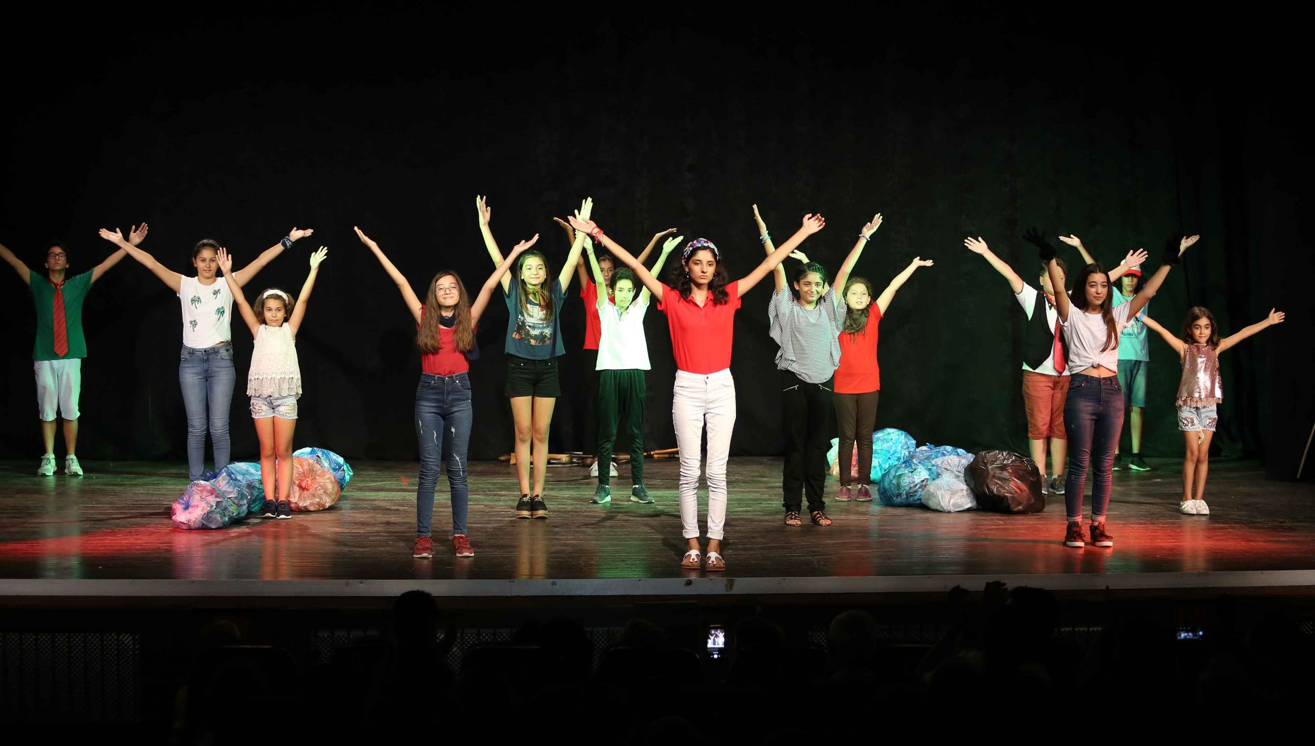 Tiyatro perdeleri artık evlerde açılıyor!