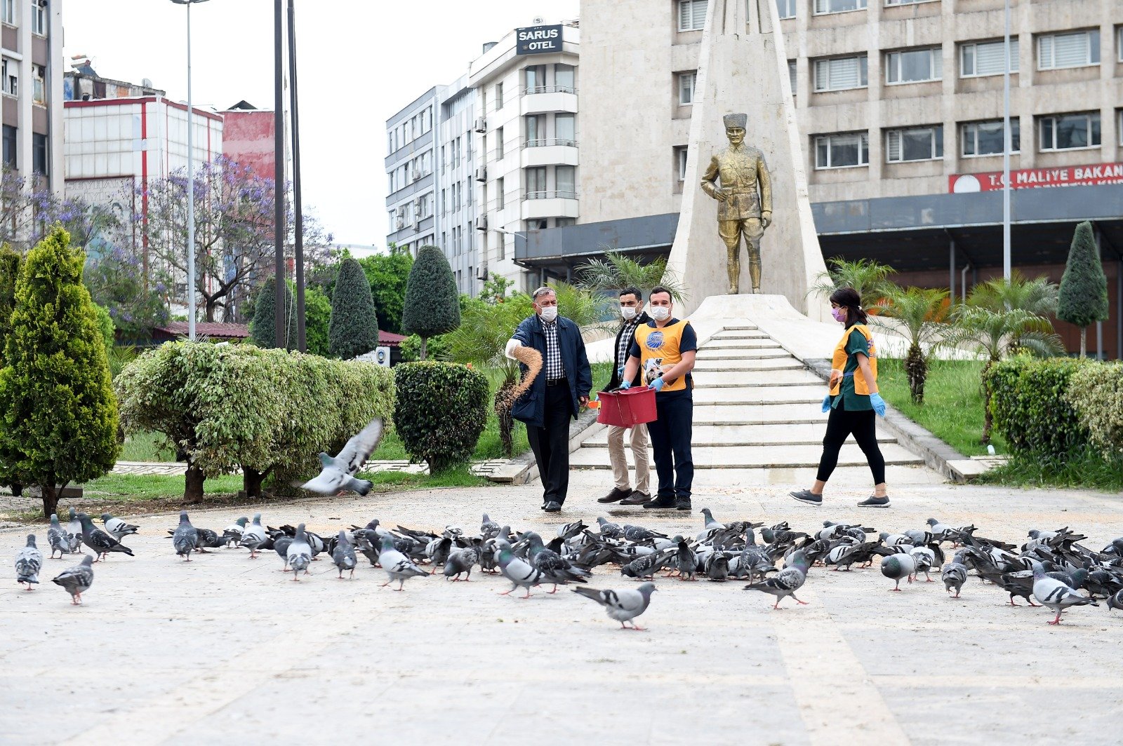 Yasak sürüyor, Seyhan durmuyor