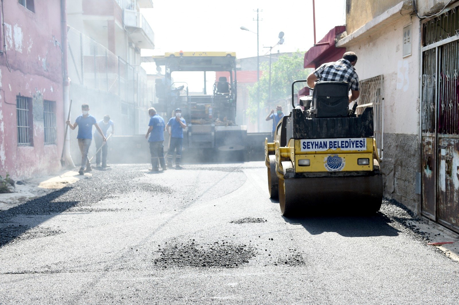 Seyhan'da asfalt atağı sürüyor