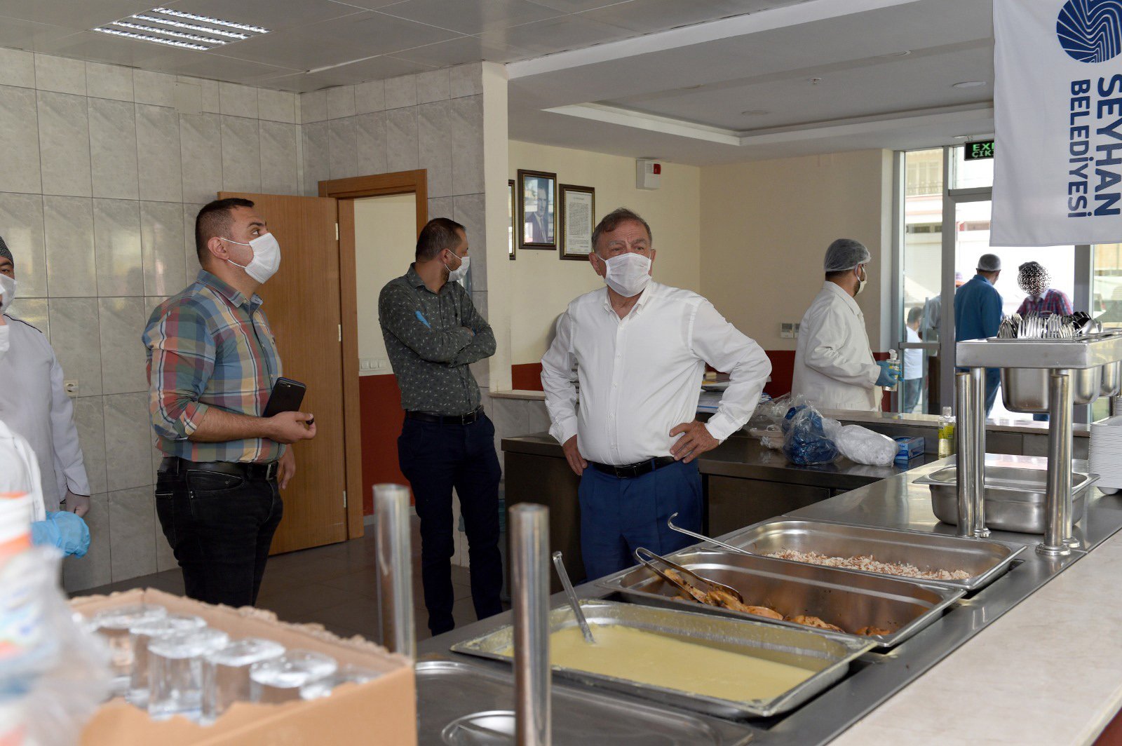 Seyhan'da ihtiyaç sahiplerine sıcak yemek