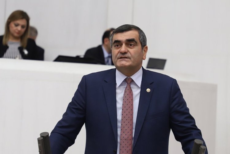 'Tarihi Beyoğlu Öğretmenevi, Sultan Beyazıt Vakfı'na mı devredildi?'