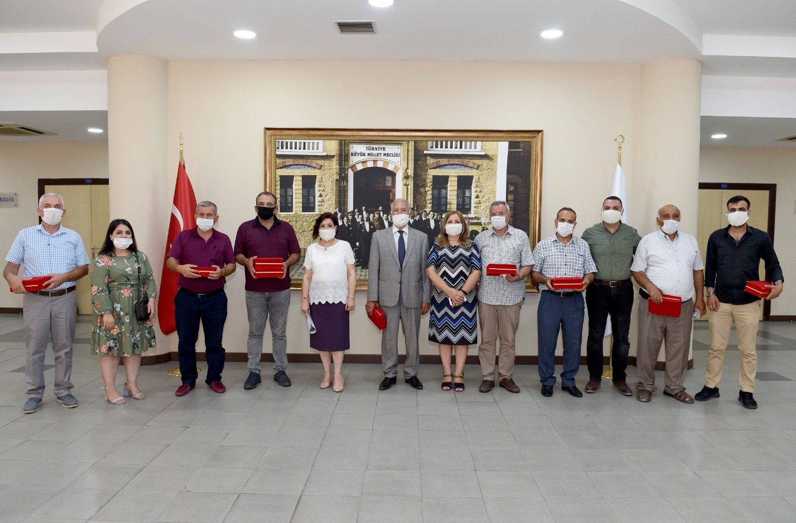 Seyhan'dan 'Emekçilere' vefa