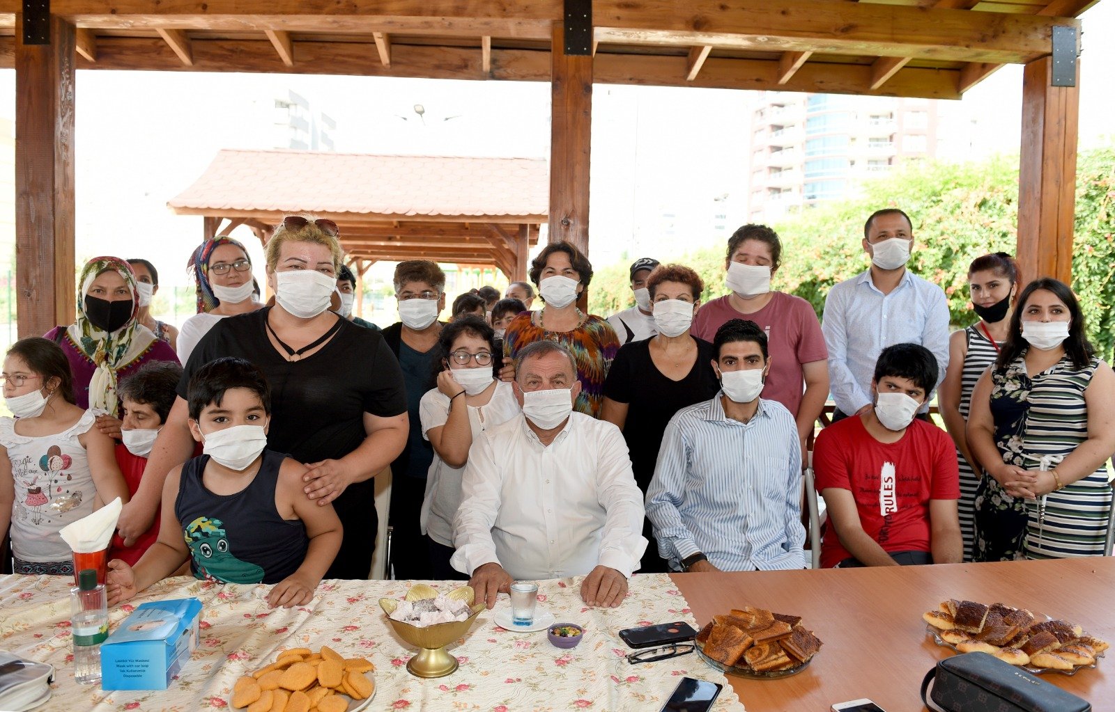 Seyhanlı çocuklara bayram hediyesi