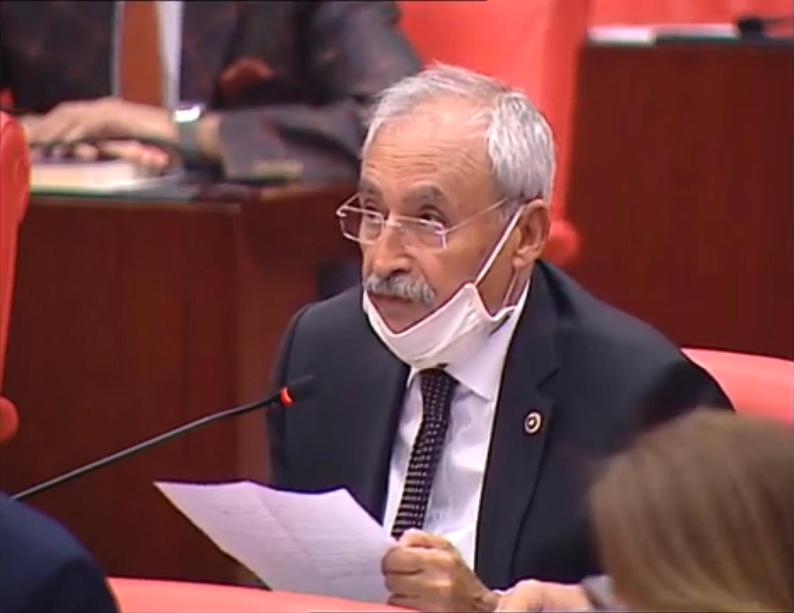 'Saraylarınızda şatafatınızdan, peşkeş çekmekten ödün vermediniz!'