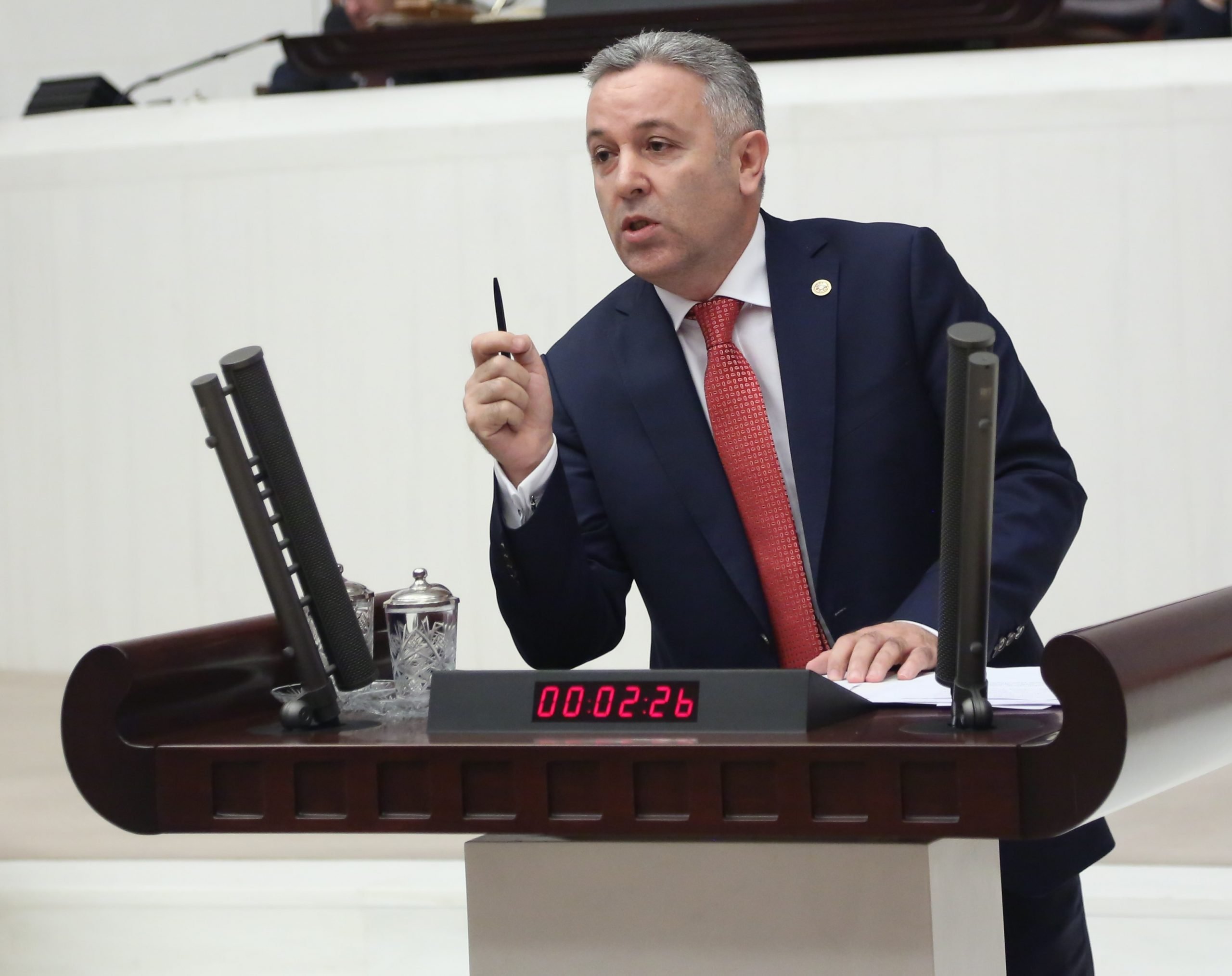 'Hekimler alkış değil haklarını istiyor!'