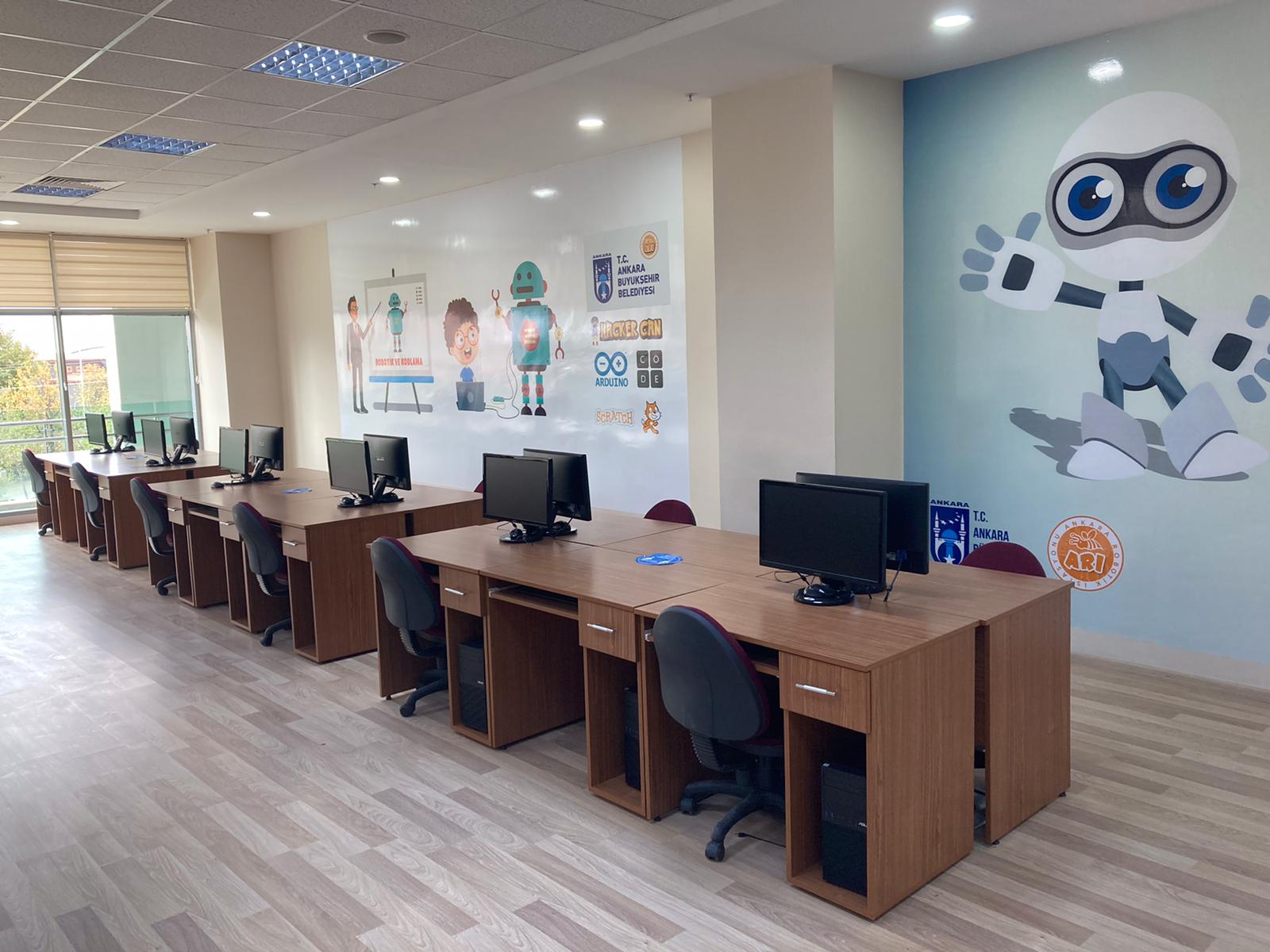 Başkan Yavaş'tan çocuklara eğitim desteği