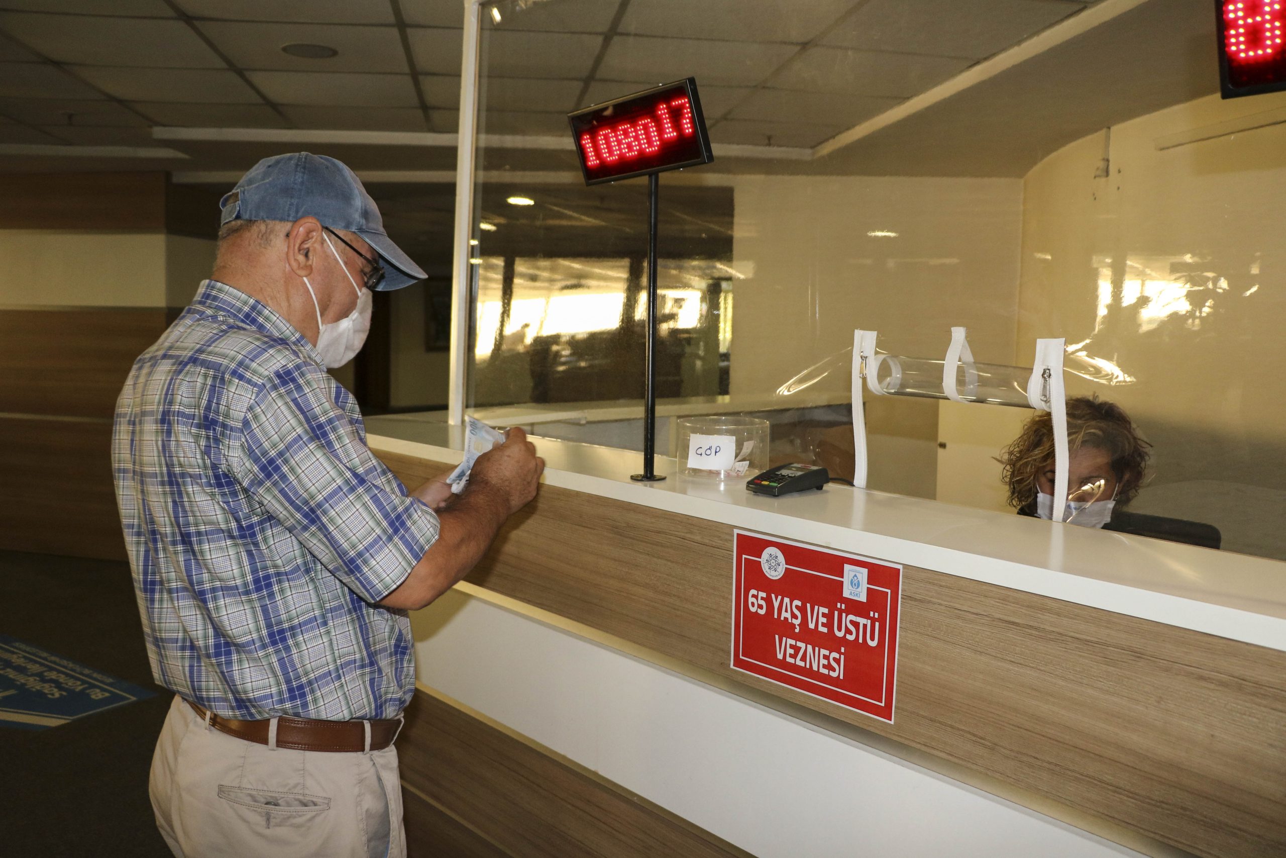 Aydın'da büyükşehirden 65 yaş üstüne özel vezne