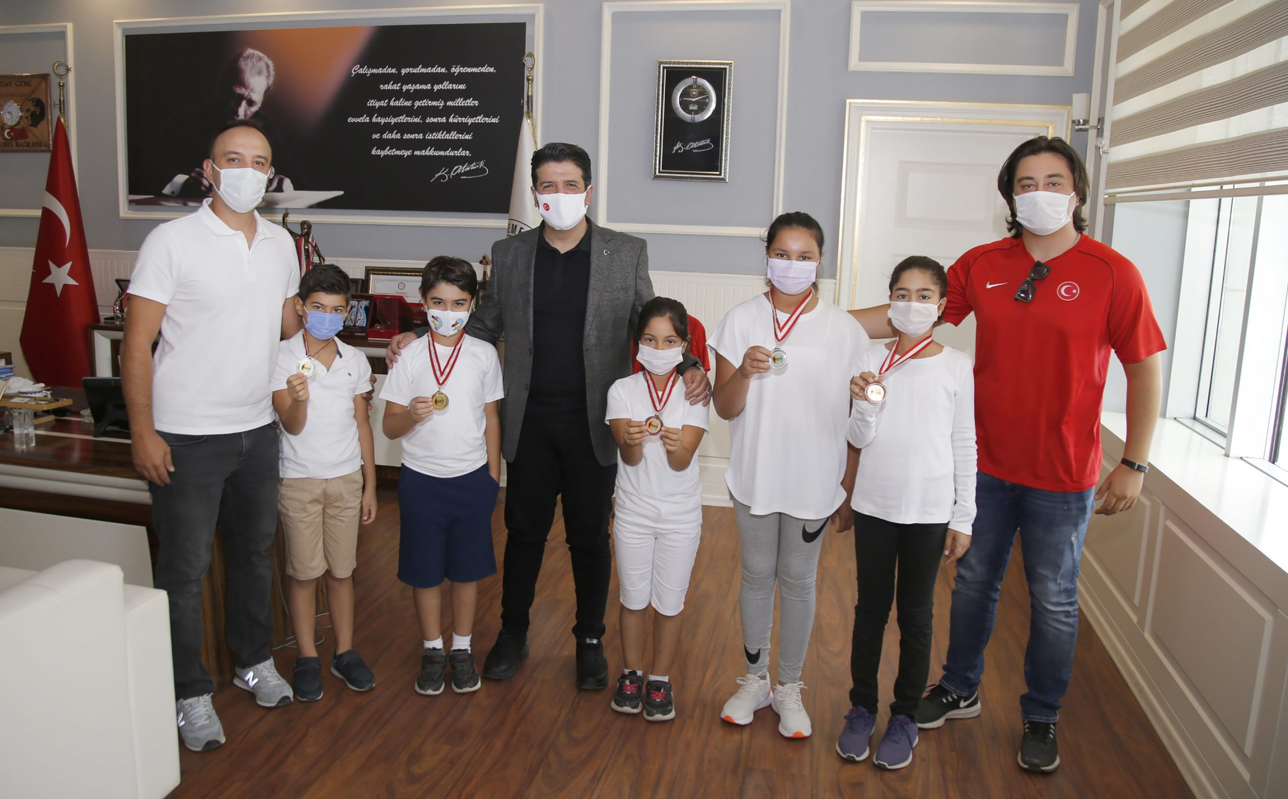 Başkan Turgay Genç şampiyonları ağırladı