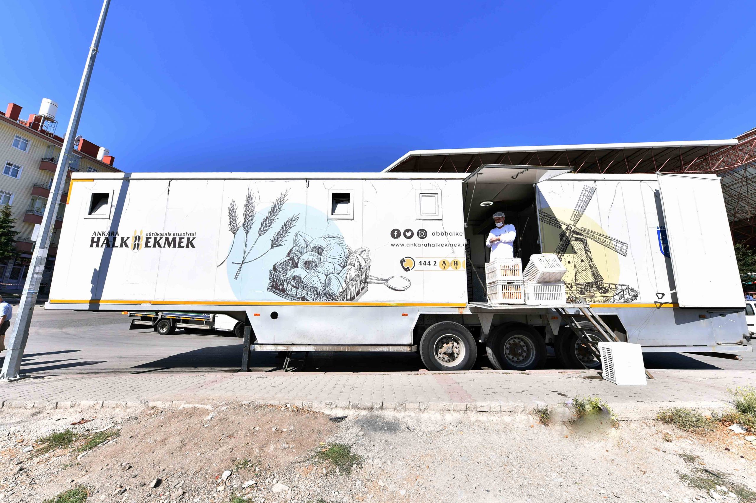 Halk Ekmek Mobil Ekek Fırını ile Başkent yollarında