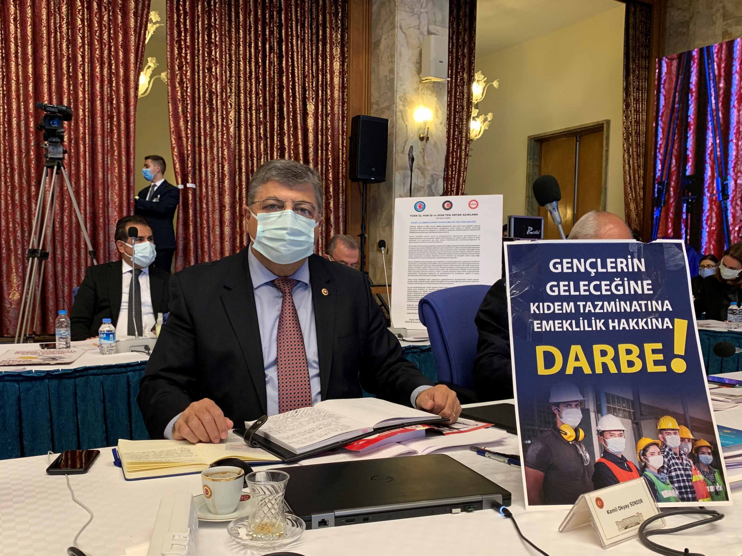 CHP'li Sındır: 'Gençlik hayatından memnun değil!'