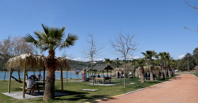 Kuşadalılar baharı Adagöl'de karşılıyor