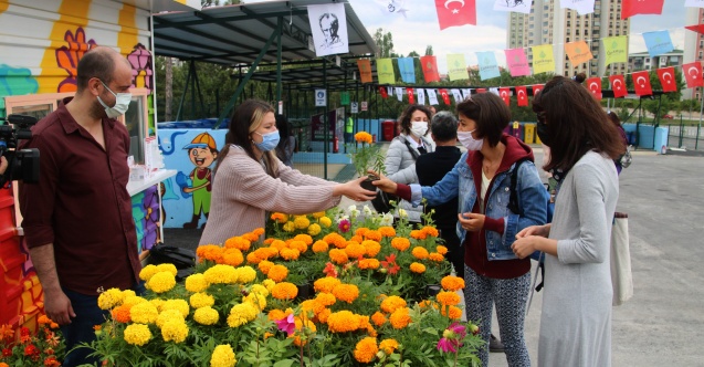 Çankaya'da atık getirenlere çiçek