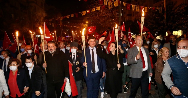 Karşıyaka’da yürekler Cumhuriyet için attı
