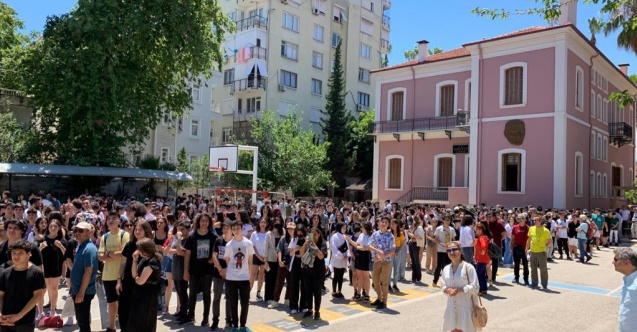 Antalya Lisesi'nin binasına göz diktiler