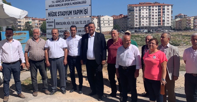 "550 günde tamamlanacağı açıklanan stadyuma 400 gündür çivi dahi çakılmadı”
