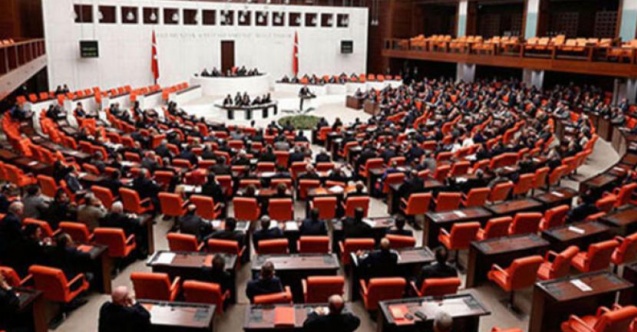 Meclis'te oturum protestoyla kapandı