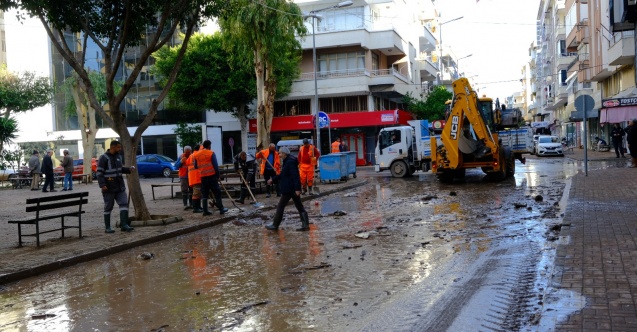 Antalya'da Büyükşehir dört bir koldan Kumluca'nın yaralarını sarıyor