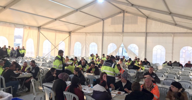 Çankaya Belediyesi'nden Maraş'ta 3 öğün 3 bin kişiye yemek hizmeti