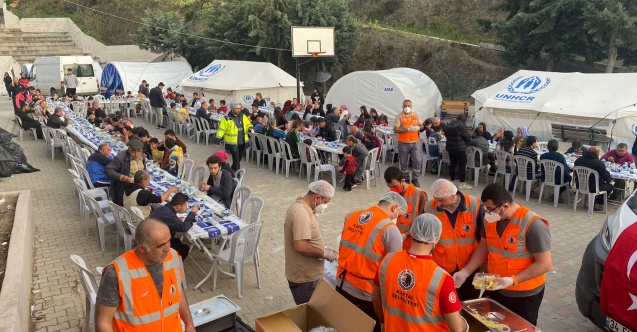 Kartal Belediyesi Deprem Bölgesi Hatay’da İftar Yemeği Vermeye Devam Ediyor