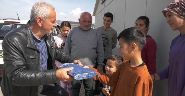 Başkan Böcek depremzede çocukların isteğini karşılıksız bırakmadı