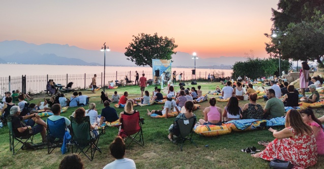 Falez dinletileri devam ediyor