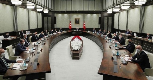 Kabine emekli maaşları ve vergisiz telefon için toplanıyor