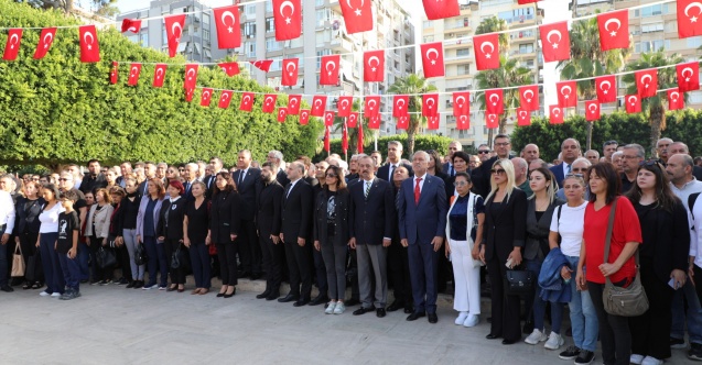 CHP Adana İl Örgütü Ata'sını andı