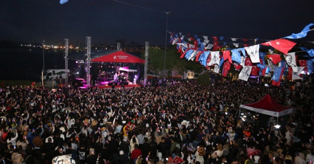 Küçükçekmece'de 19 Mayıs Mert Demir ile kutlandı