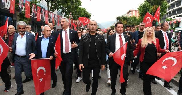 Haluk Levent, Osmangazili gençlerin 19 Mayıs coşkusuna ortak oldu