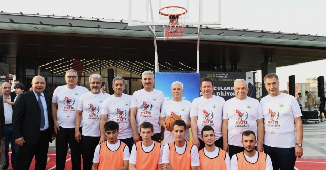 Osmangazi'de 19 Mayıs turnuvasında başkanlar sahada