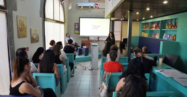 İzmir Büyükşehir'in Müzik Kütüphanesi’nde notalar kitaplardan taşıyor