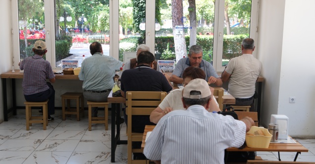 Aydın Büyükşehir Belediyesi’ne ait Park Kafe, uygun fiyatlarıyla beğeni topluyor