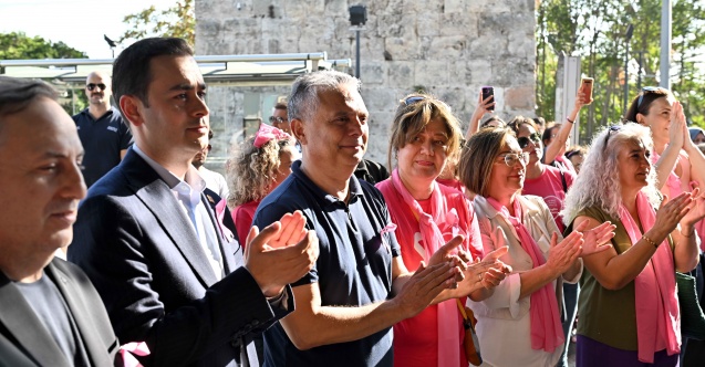 Başkan Uysal’dan meme kanseri farkındalık yürüyüşüne destek