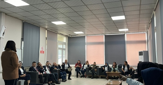 Adana'da belediye otobüsü şoförleri, kadına yönelik şiddet konusunda bilgilendirildi