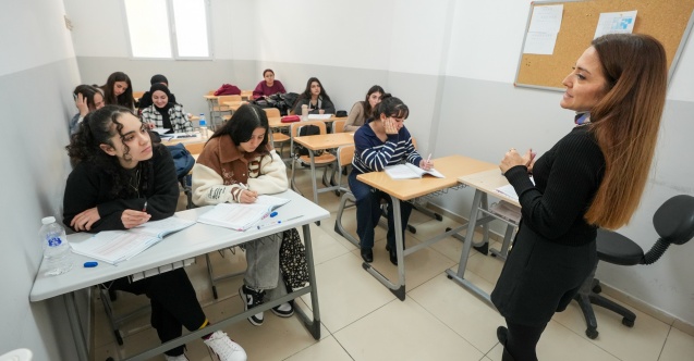 Gaziemir Belediyesi’nden 1180 öğrenciye ücretsiz eğitim