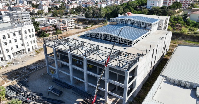 Serik Kongre ve Kültür Merkezi inşaatı devam ediyor