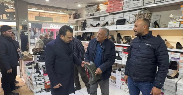 Çiftçiler CHP'li Başevirgen'e anlattı: "Yırtık çizmeyle idare ediyoruz"