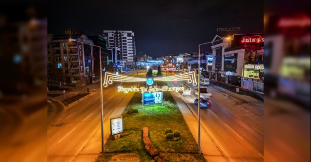 Bursa caddeleri ‘Ramazan’ için süslendi