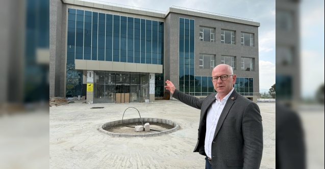 CHP'li Serkan Sarı: "Millet depreme dayanıksız hastaneden hizmet alıyor"